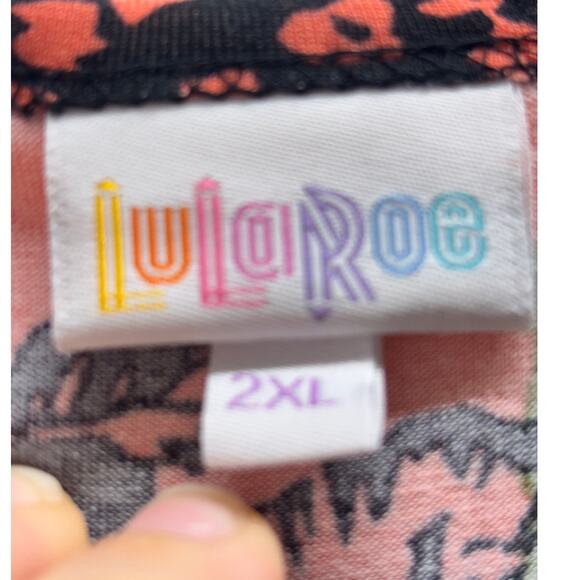 Lot of 4 Lularoe Women's Size 2X Soft & Stretchy Assorted Patterned T-Shirts - Picture 10 of 10